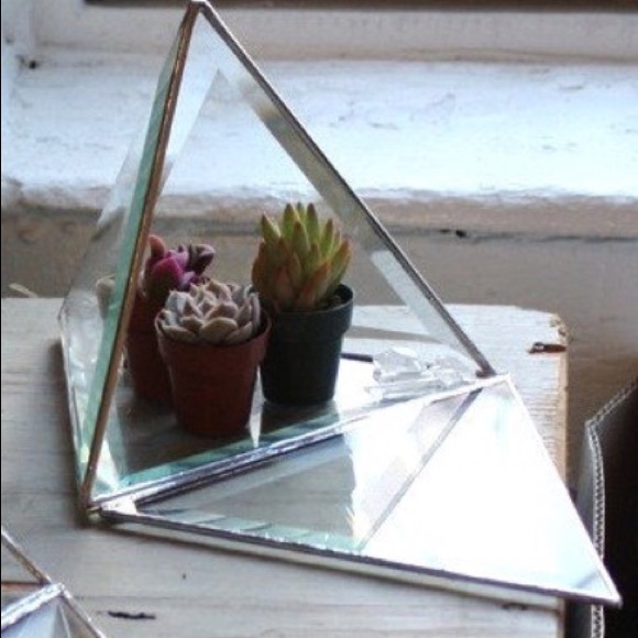 Other - 6inch terrarium keepsake pyramid box beveled glass